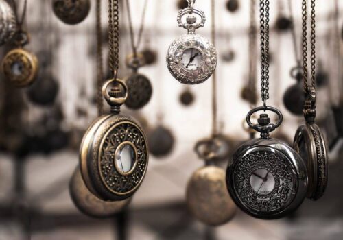 Timeless Treasures: Why Investing in Vintage Jewelry is a Good Choice?