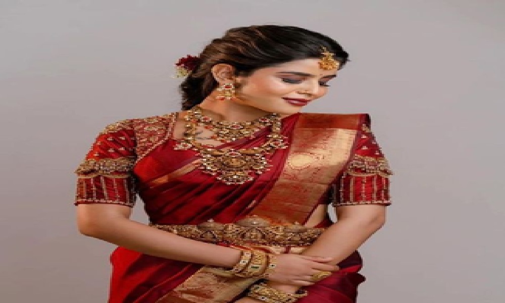 Where Tradition Meets Elegance in Manthrakodi Saree & Silver Kada for Men Gold Plated